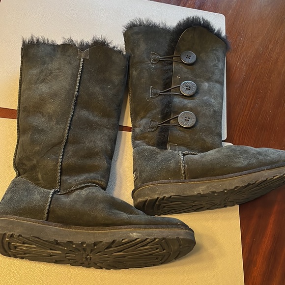 Ugg Three Button Bailey Boot Black Size 9 or 40 - Picture 6 of 10